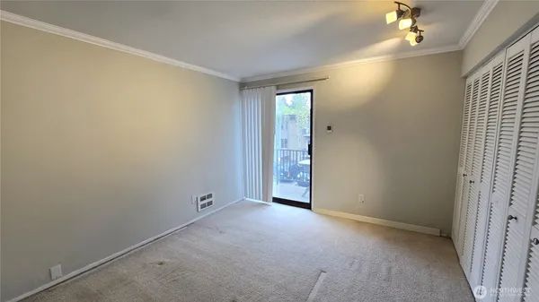 $2,300 | 11010 Northeast 68th Street, Unit 627, Kirkland, WA 98033