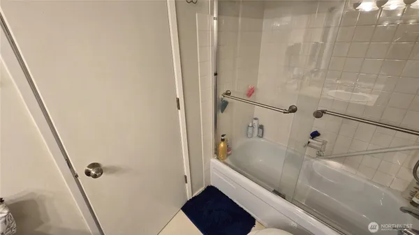 $2,300 | 11010 Northeast 68th Street, Unit 627, Kirkland, WA 98033