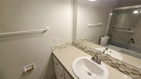 $2,300 | 11010 Northeast 68th Street, Unit 627, Kirkland, WA 98033