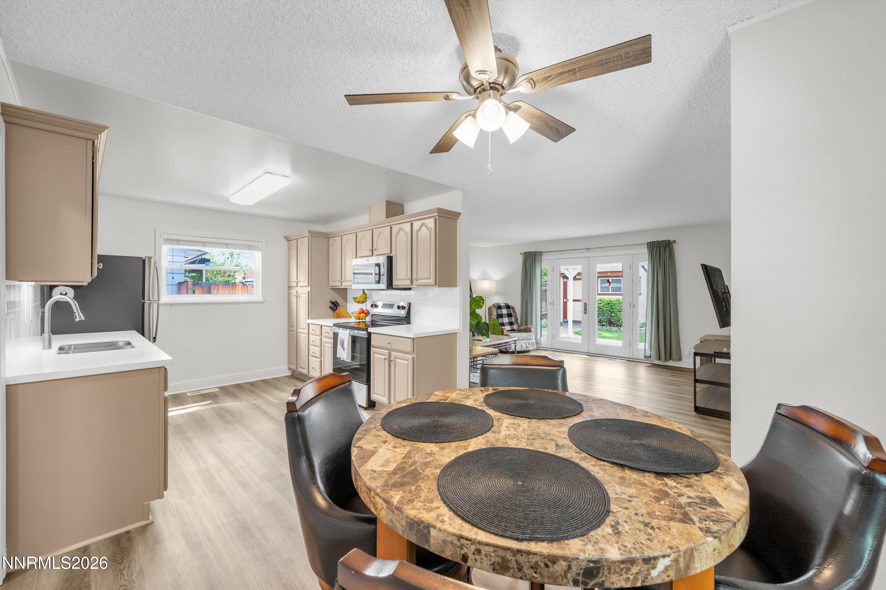 1065 Beldon Way Reno, NV 89503 - Photo 12 of 39 27_img_7544