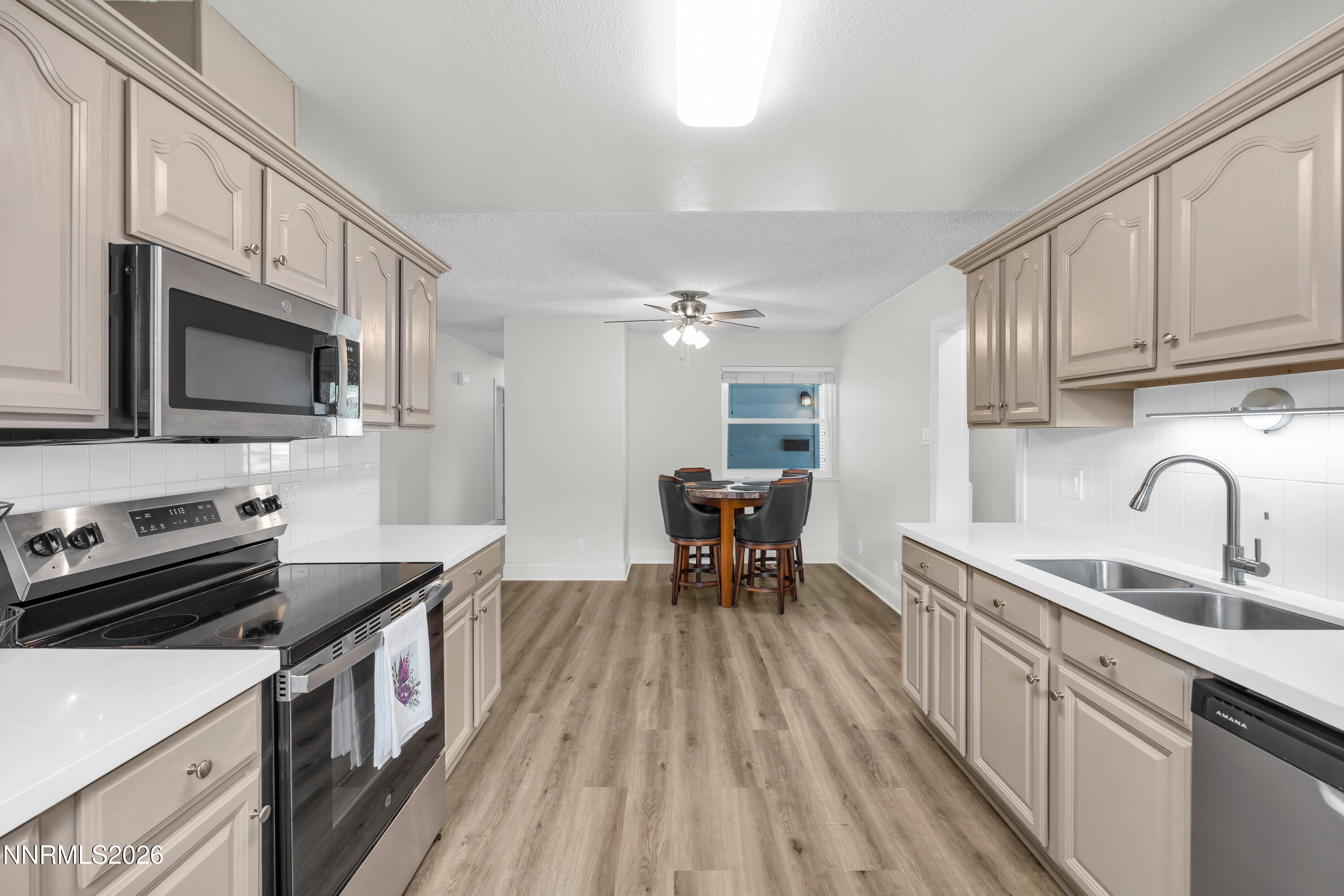 1065 Beldon Way Reno, NV 89503 - Photo 10 of 39 25_img_7571