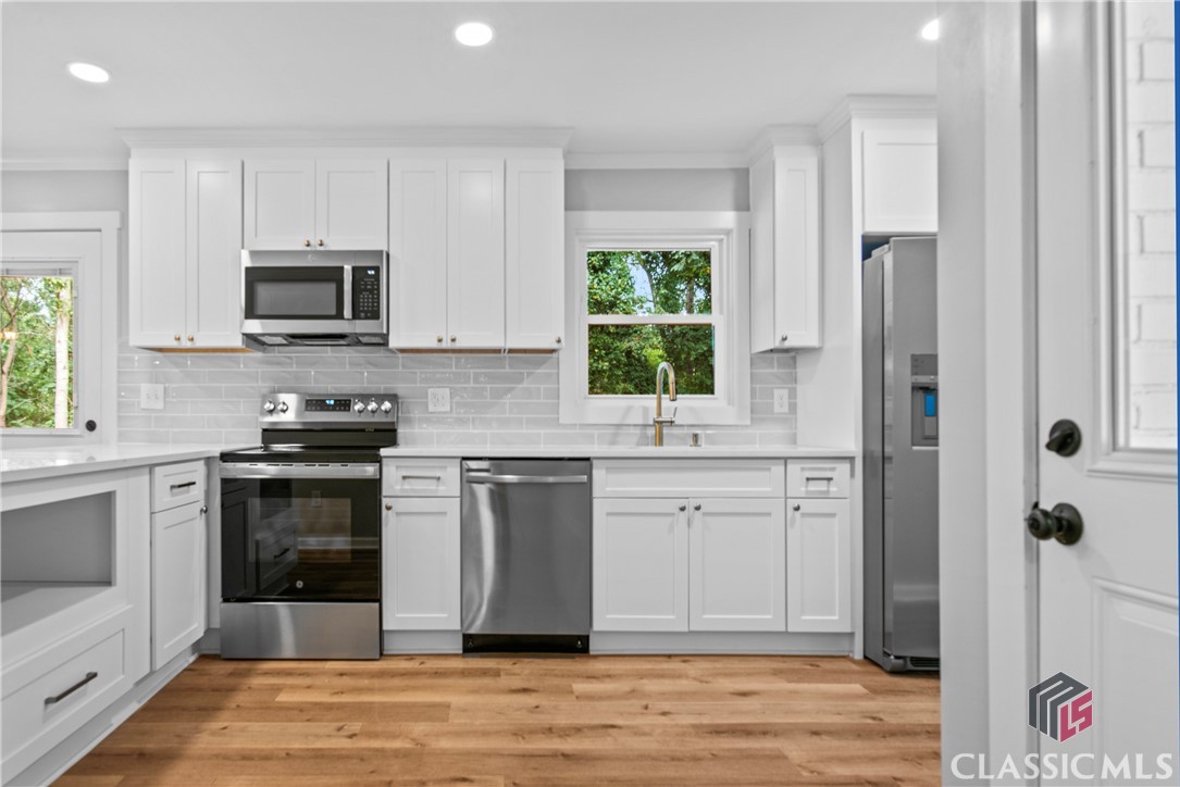 501 Cherokee Ridge Athens, GA 30606 - Photo 9 of 42 Modern Eat-In Kitchen