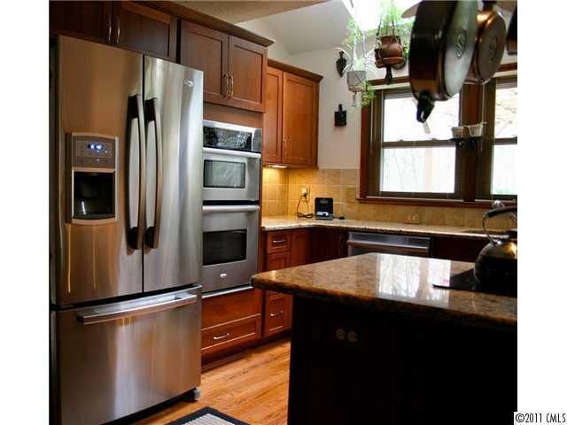 9209 4 Farms Road Charlotte, NC 28215 - Photo 2 of 16 Gallery Image 2