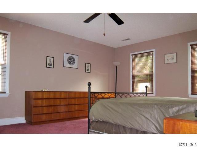 9209 4 Farms Road Charlotte, NC 28215 - Photo 12 of 16 Gallery Image 12