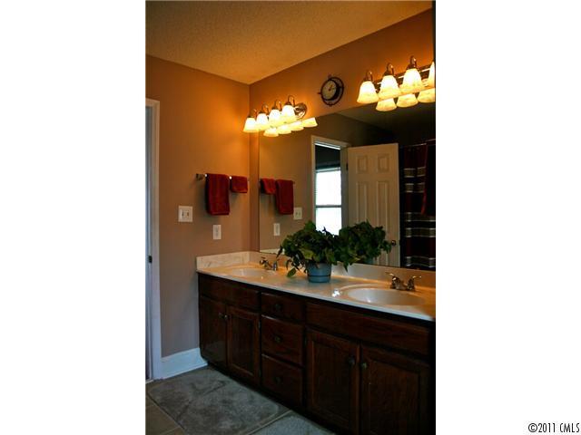9209 4 Farms Road Charlotte, NC 28215 - Photo 14 of 16 Gallery Image 14
