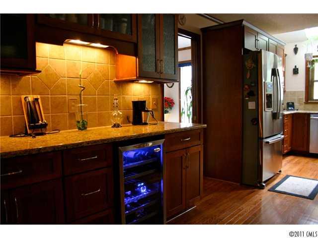 9209 4 Farms Road Charlotte, NC 28215 - Photo 6 of 16 Gallery Image 6