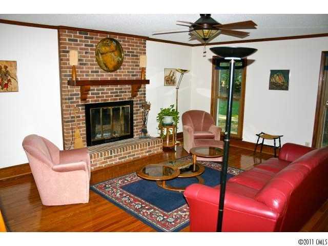 9209 4 Farms Road Charlotte, NC 28215 - Photo 7 of 16 Gallery Image 7