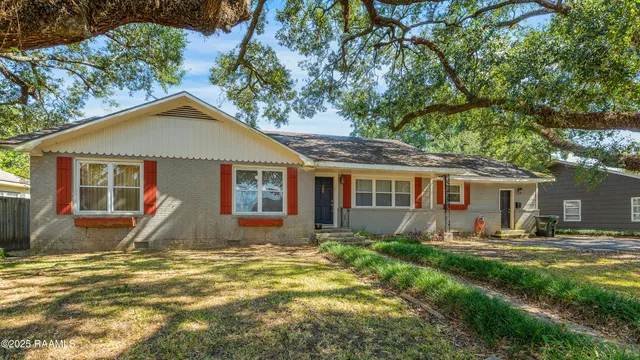 $195,000 | 320 Country Club Drive, New Iberia, LA 70563