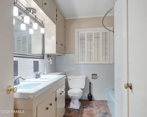 $195,000 | 320 Country Club Drive, New Iberia, LA 70563