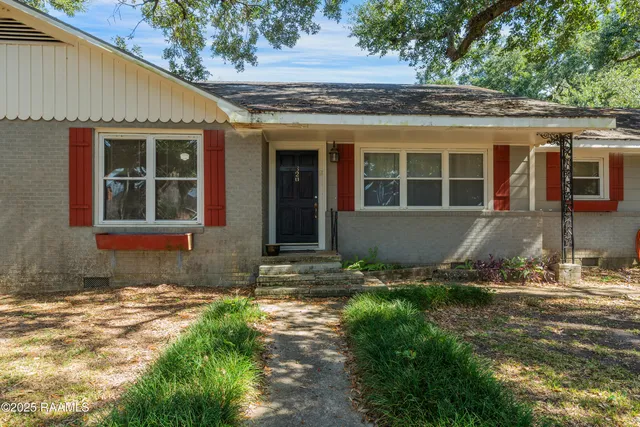$195,000 | 320 Country Club Drive, New Iberia, LA 70563