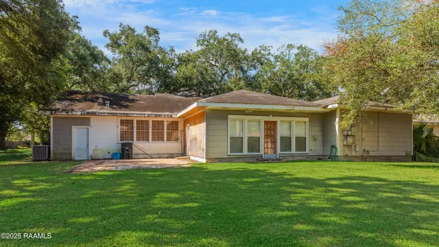 $195,000 | 320 Country Club Drive, New Iberia, LA 70563