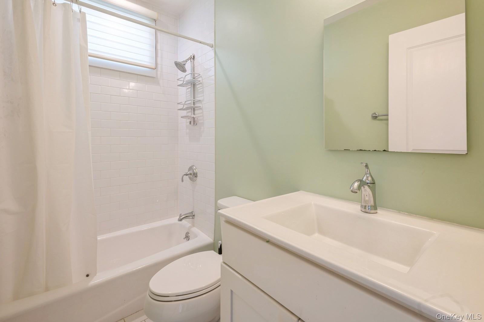 13 Island Point, Unit 13 Bronx, NY 10464 - Photo 14 of 22 Full bathroom featuring vanity, toilet, and shower / tub combo with curtain