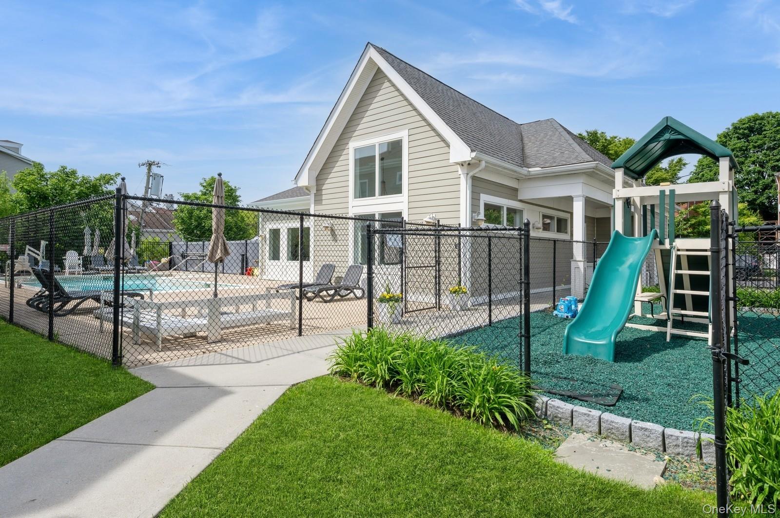 13 Island Point, Unit 13 Bronx, NY 10464 - Photo 19 of 22 community playground