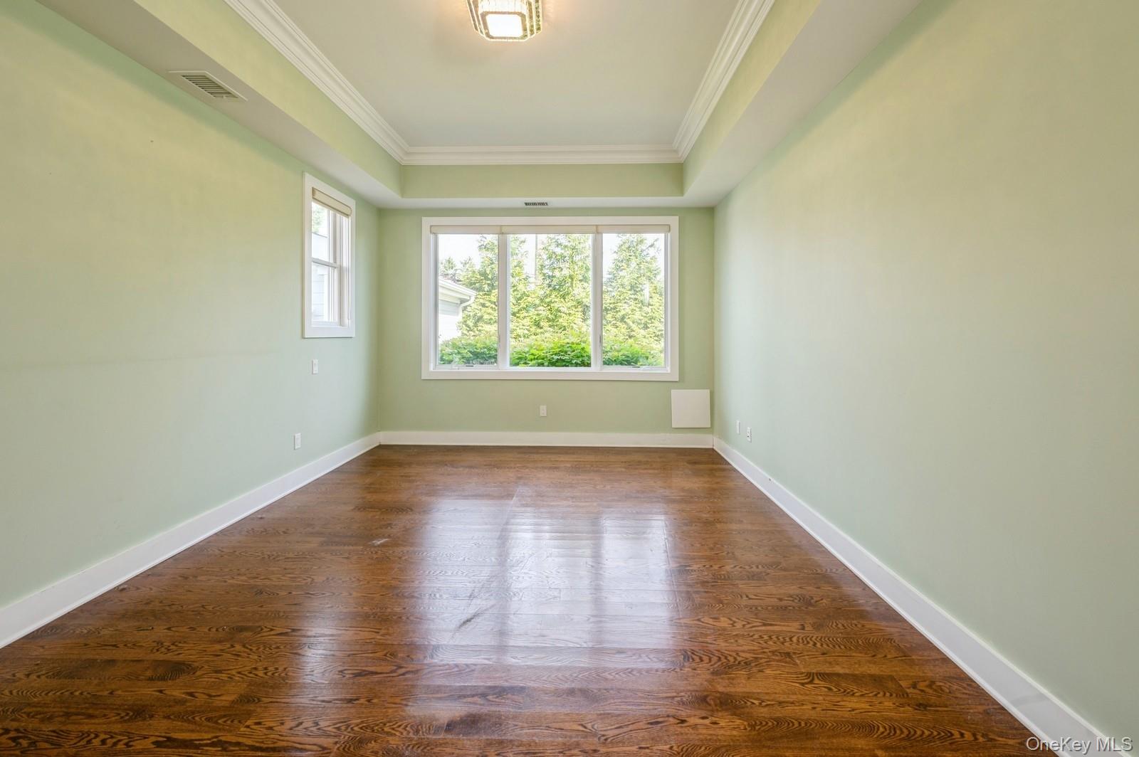 13 Island Point, Unit 13 Bronx, NY 10464 - Photo 6 of 22 baseboards