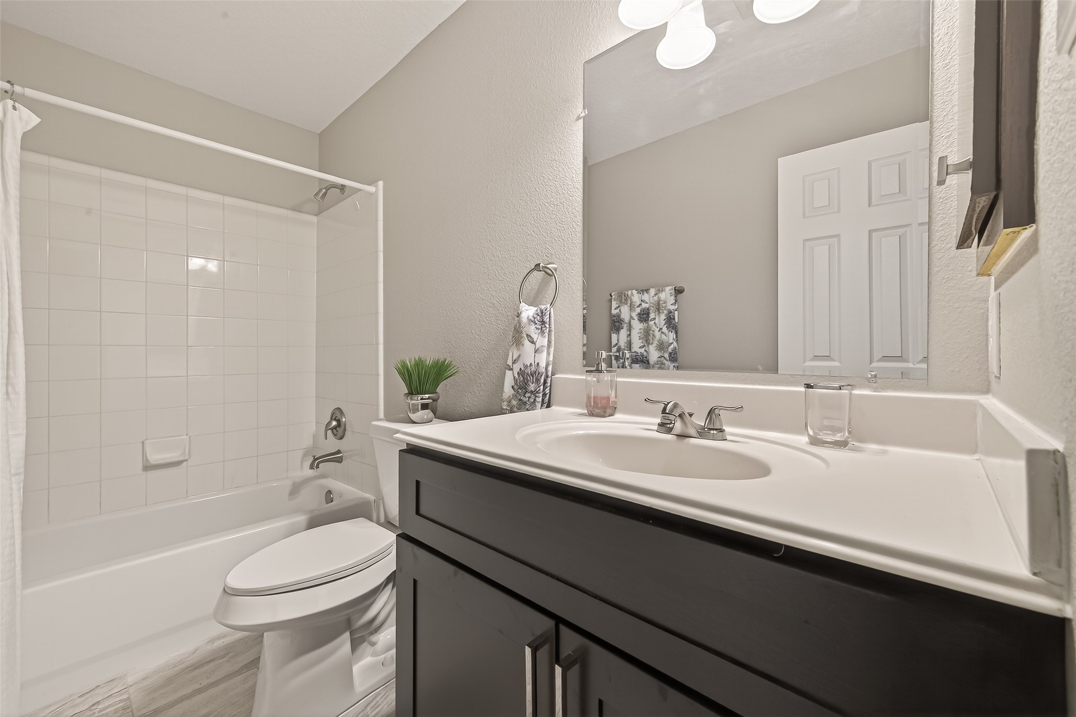 5614 Calm Court Houston, TX 77084 - Photo 20 of 32 Secondary Bathroom