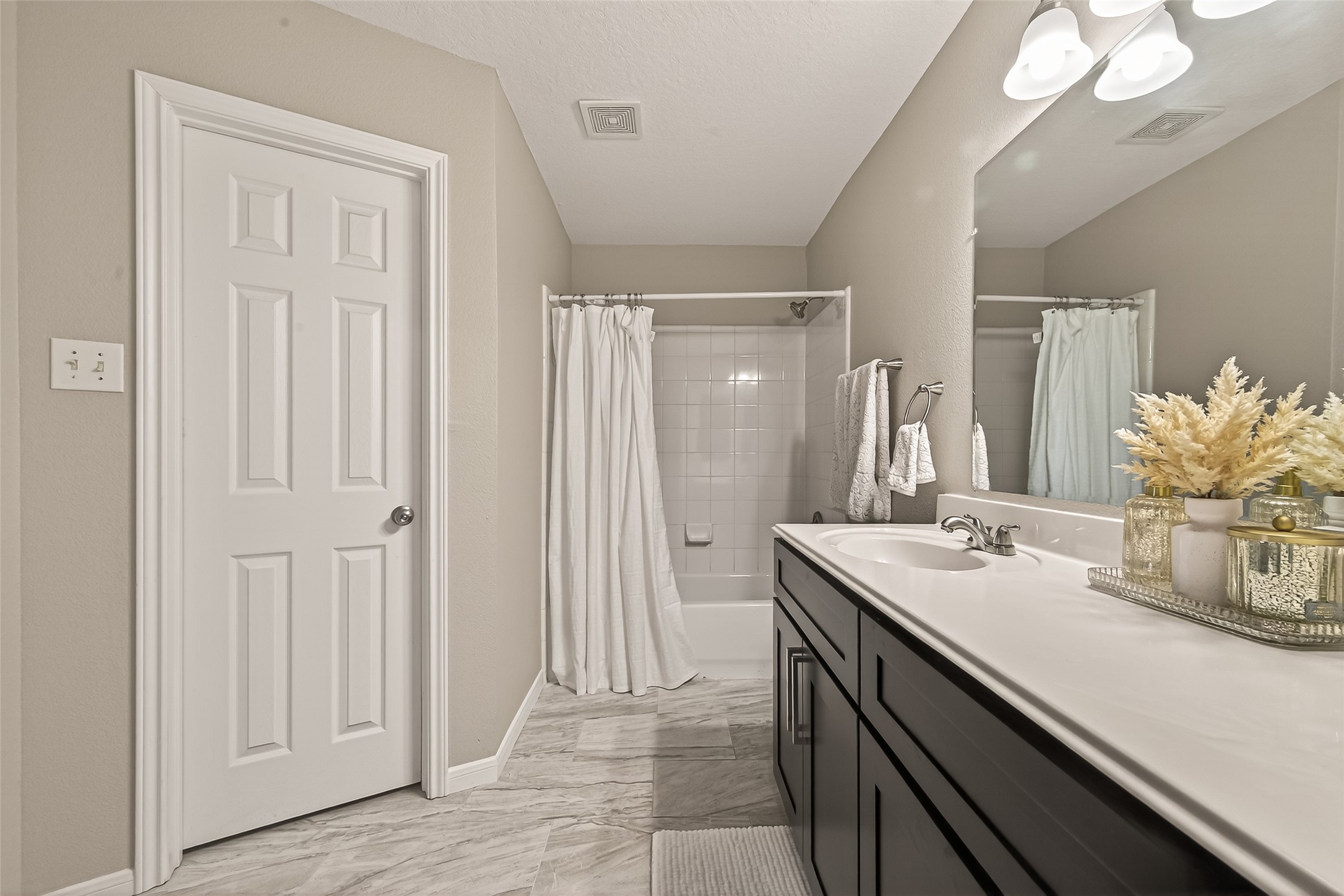 5614 Calm Court Houston, TX 77084 - Photo 25 of 32 Primary Bathroom