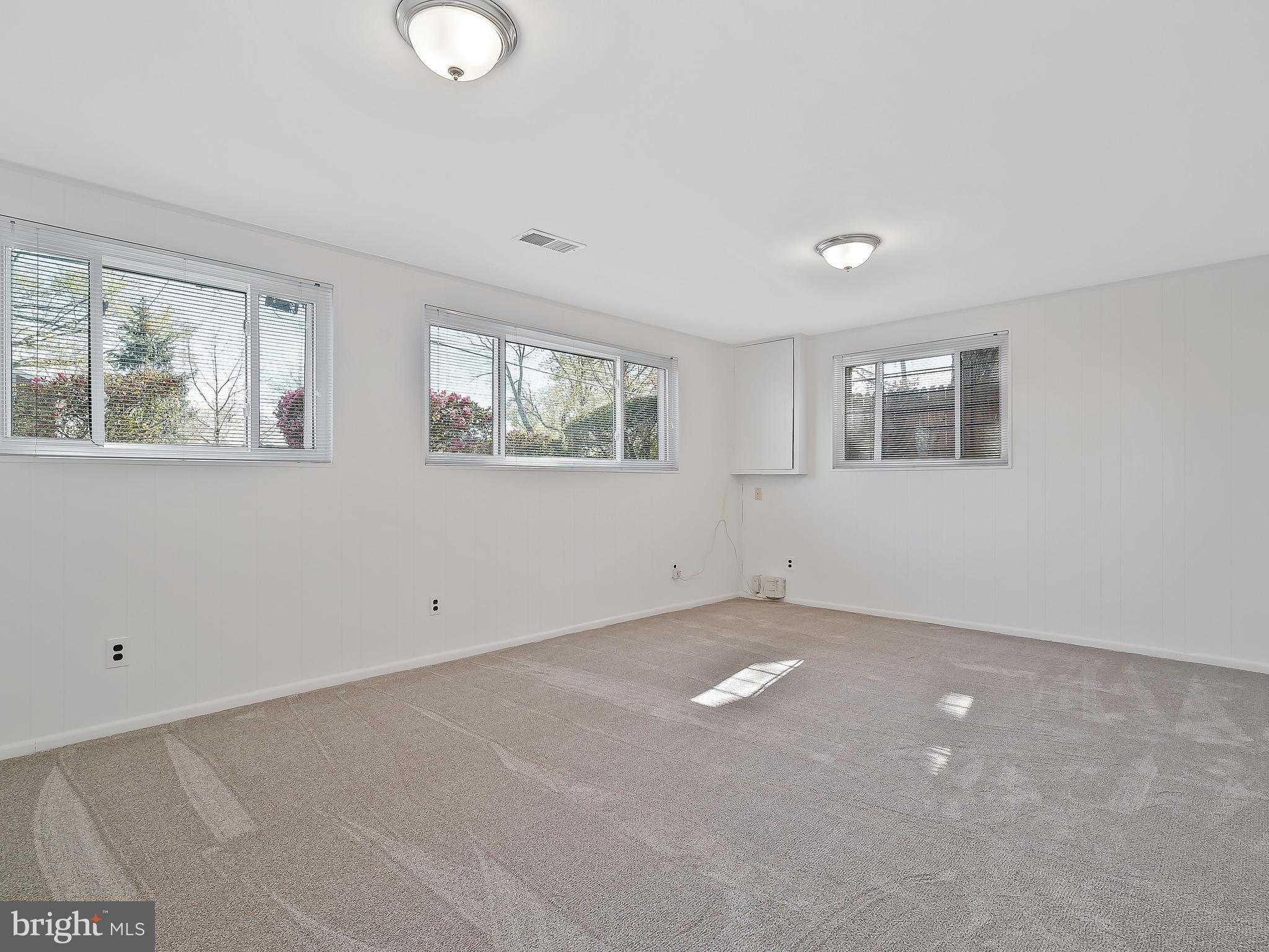 2711 Finch Street Silver Spring, MD 20902 - Photo 21 of 30 Family Room