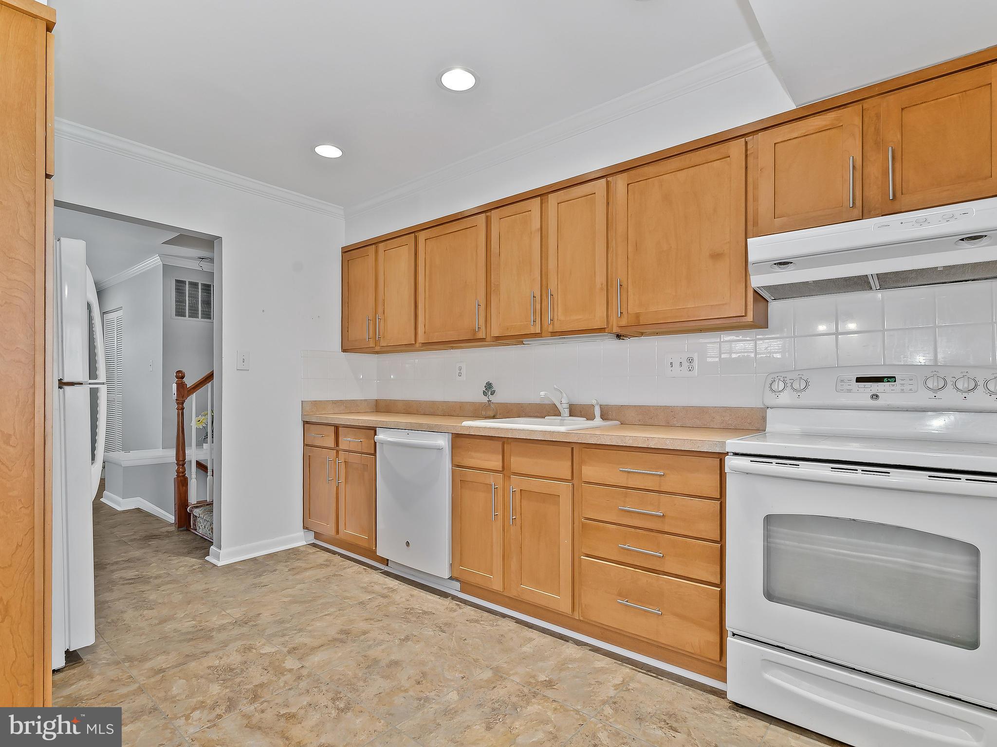 2711 Finch Street Silver Spring, MD 20902 - Photo 10 of 30 Kitchen