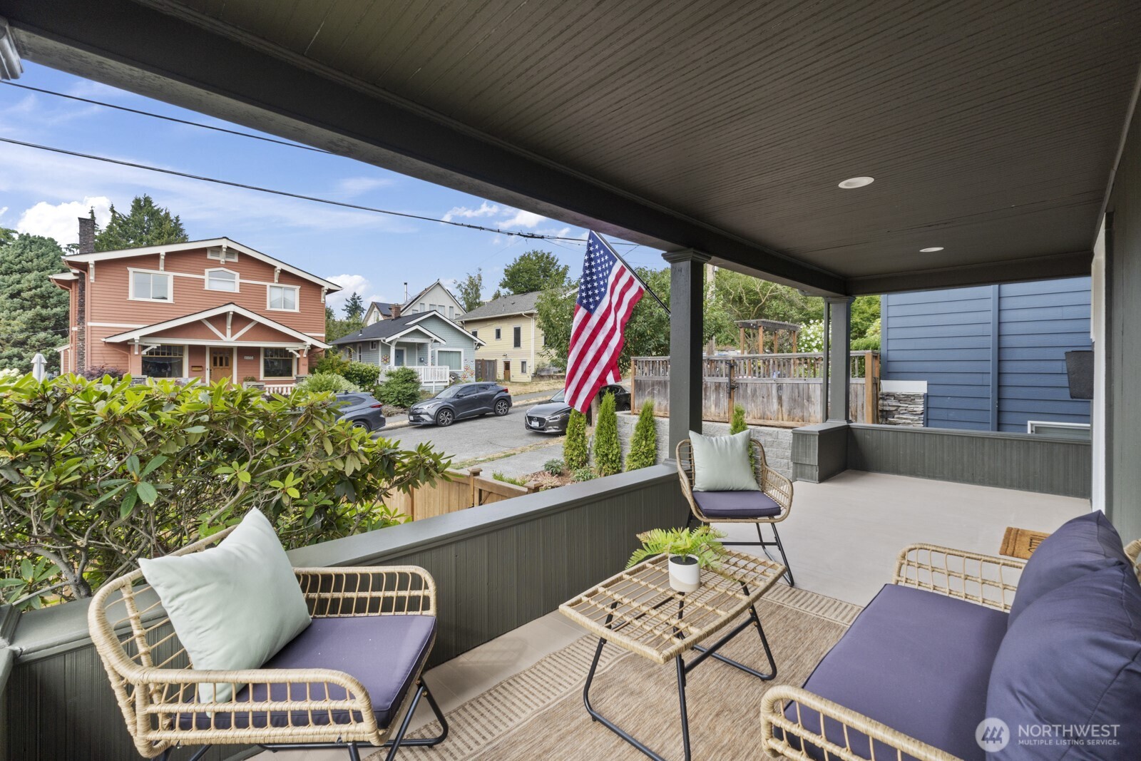 101 North 51st Street Seattle, WA 98103 - Photo 4 of 38 a outdoor living space with furniture and a potted plant