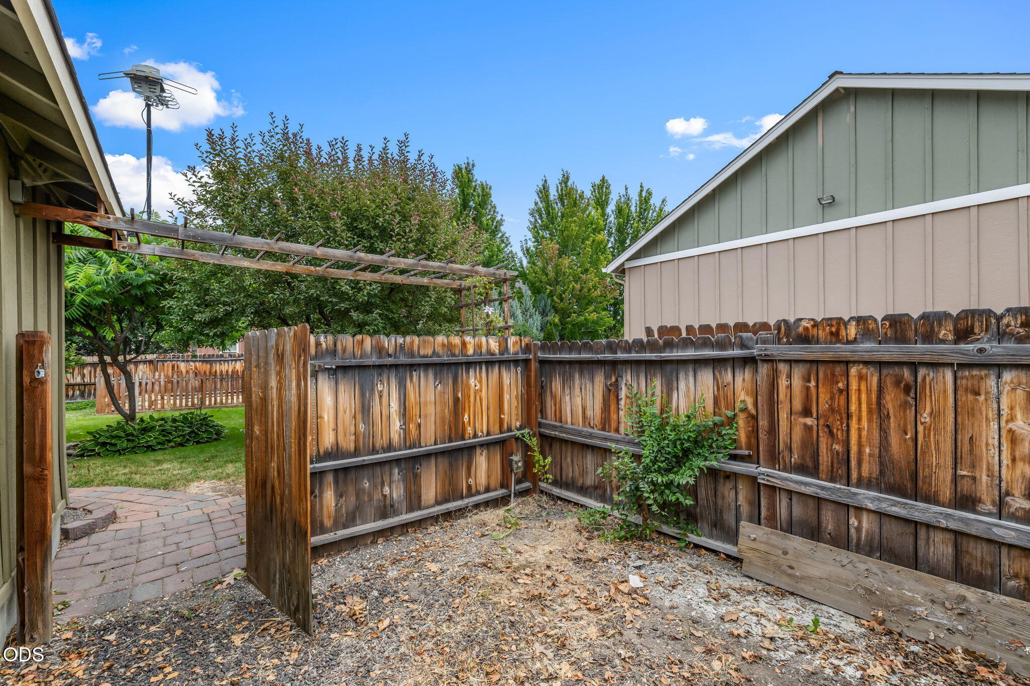 2041 Southwest Obsidian Avenue Redmond, OR 97756 - Photo 40 of 49