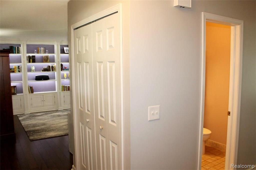 40555 East Mill Rd Court Novi, MI 48375 - Photo 17 of 46 Gallery Image 17
