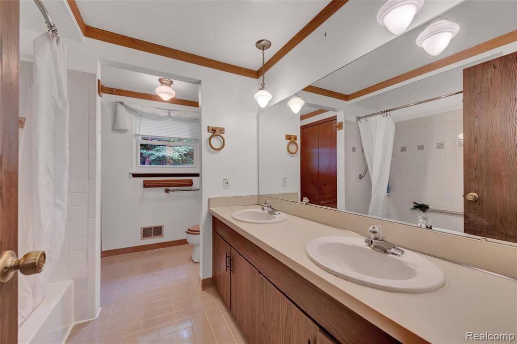 21931 Sunflower Road Novi, MI 48375 - Photo 23 of 34