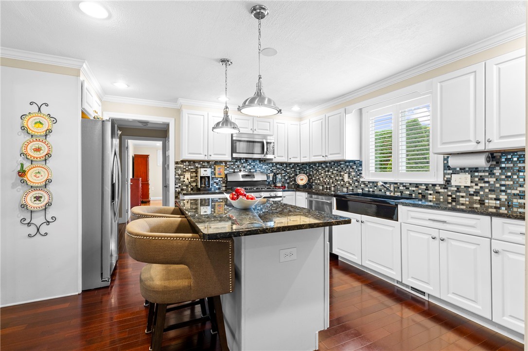 2 Redwood Court Warren, RI 02885 - Photo 5 of 36