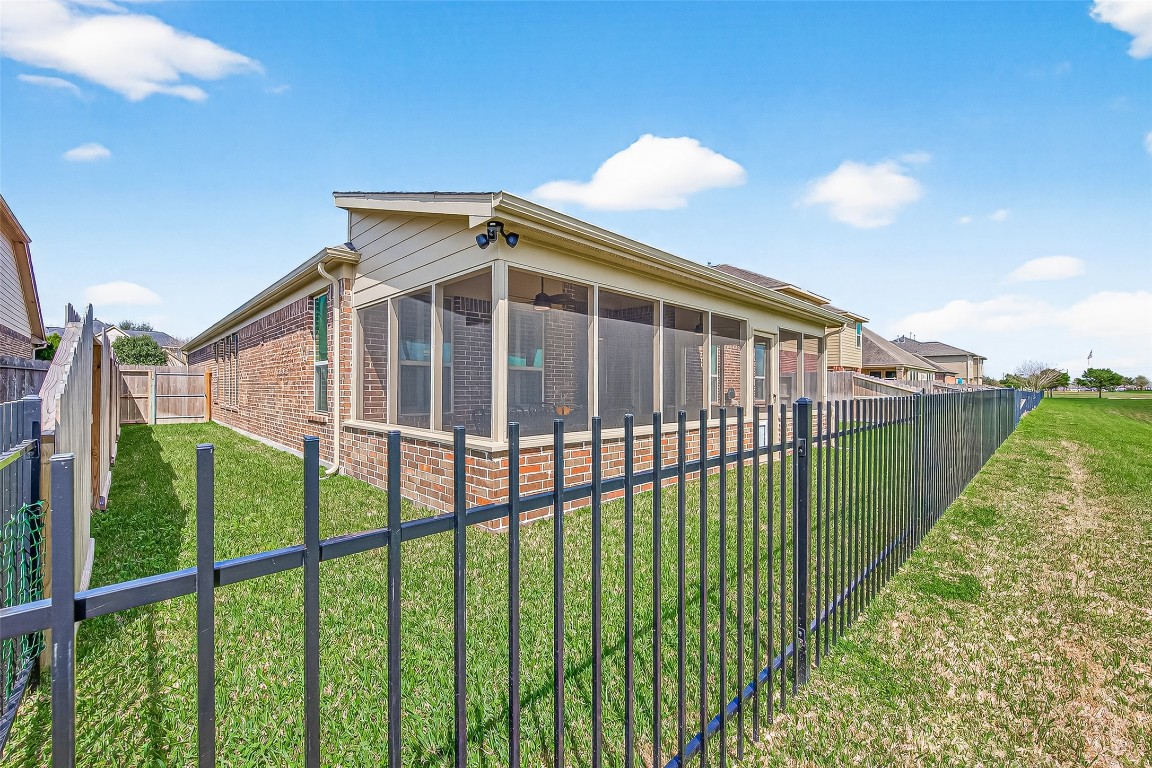 2719 Intrepid Trail Rosenberg, TX 77471 - Photo 49 of 50 a view of a houses on a balcony