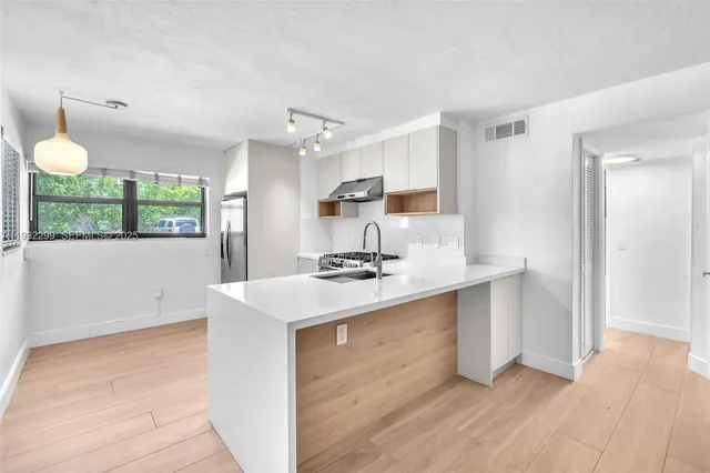 $3,400 | 3265 Virginia Street, Unit 8, Miami, FL 33133