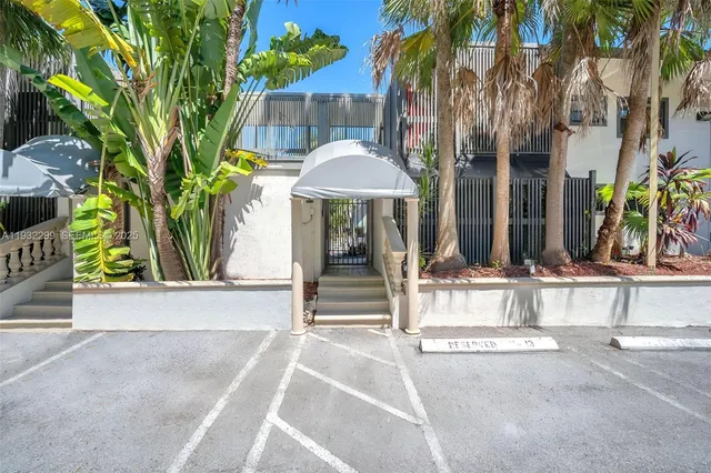 $3,400 | 3265 Virginia Street, Unit 8, Miami, FL 33133