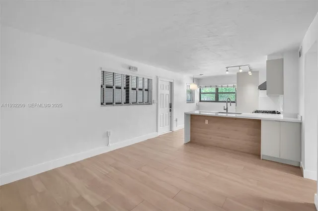 $3,400 | 3265 Virginia Street, Unit 8, Miami, FL 33133