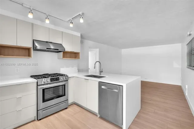 $3,400 | 3265 Virginia Street, Unit 8, Miami, FL 33133