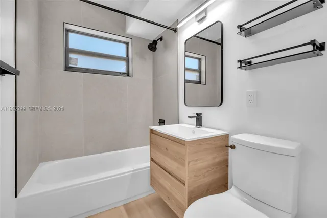 $3,400 | 3265 Virginia Street, Unit 8, Miami, FL 33133