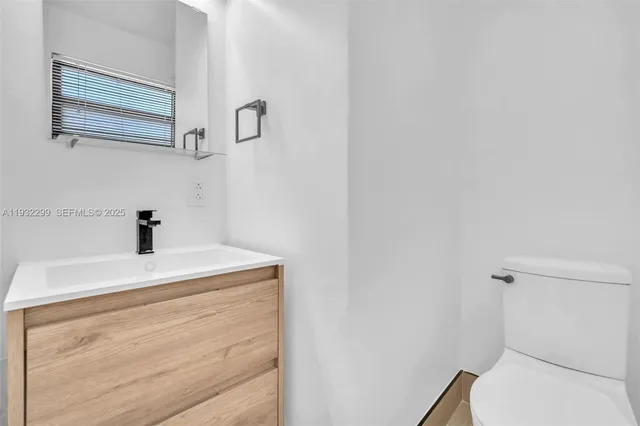 $3,400 | 3265 Virginia Street, Unit 8, Miami, FL 33133