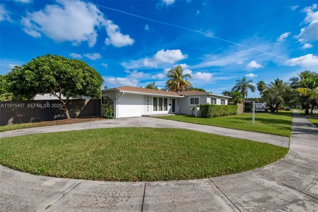 a view of a house with a backyard