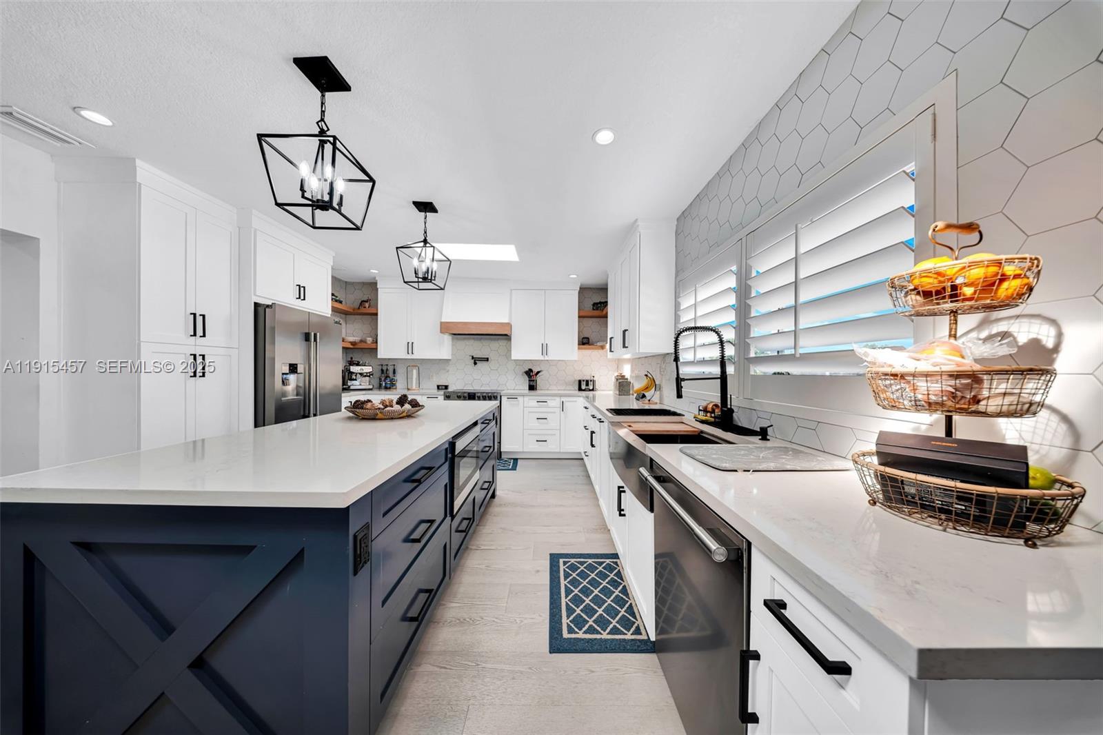 10431 Southwest 93rd Street Miami, FL 33176 - Photo 32 of 76 a kitchen with lots of counter top space