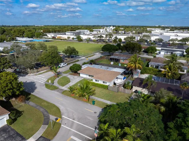 $1,099,000 | 10431 Southwest 93rd Street, Miami, FL 33176