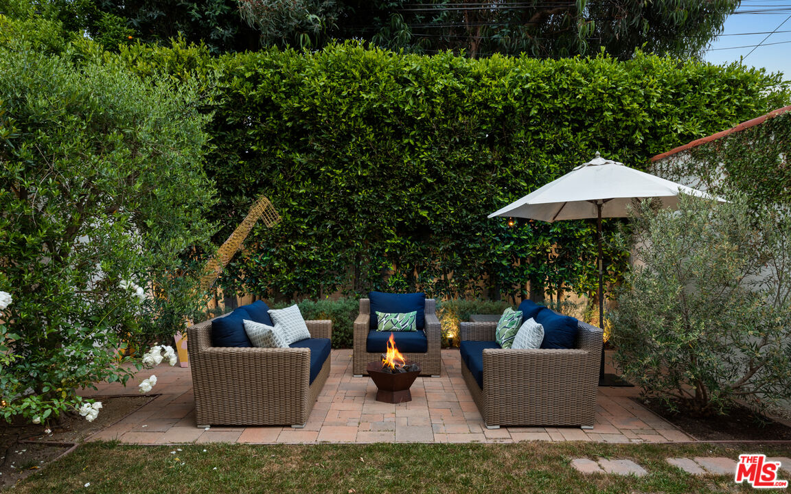 1146 Grant Avenue Venice, CA 90291 - Photo 18 of 20 a view of backyard with seating space and trees