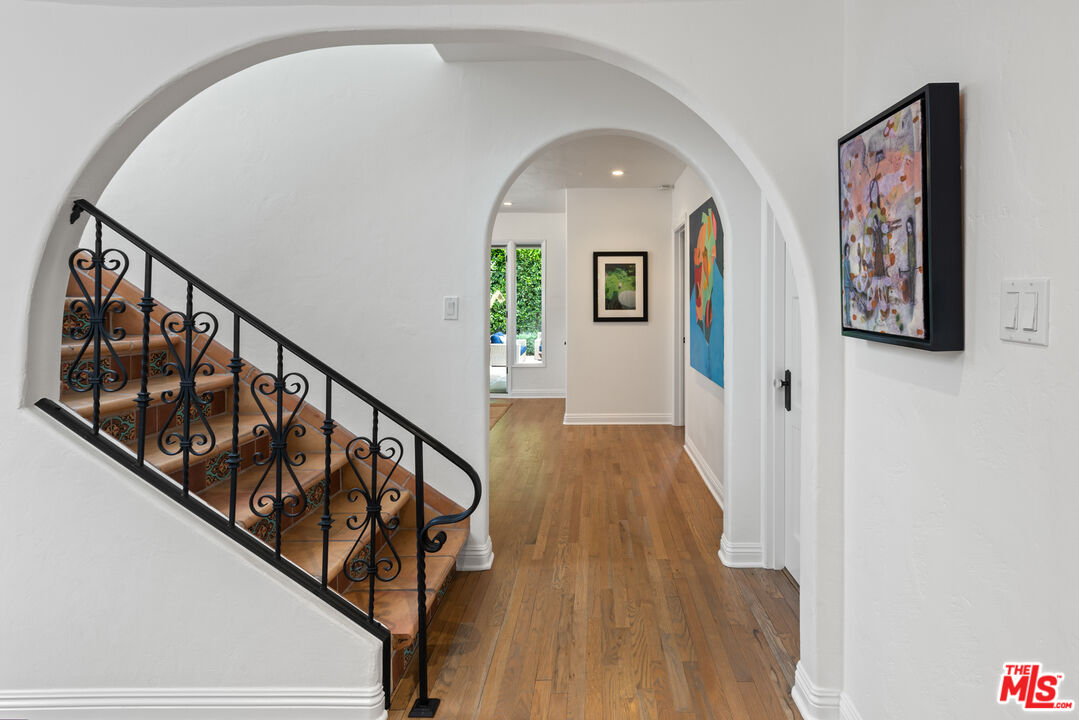 1146 Grant Avenue Venice, CA 90291 - Photo 7 of 20 a view of entryway with wooden floor