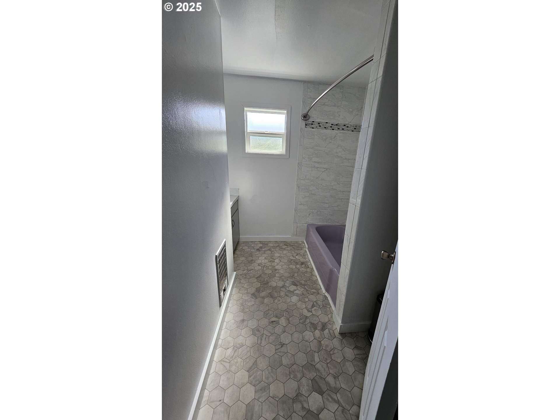 3142 Maple Street Longview, WA 98632 - Photo 6 of 15 a view of entryway