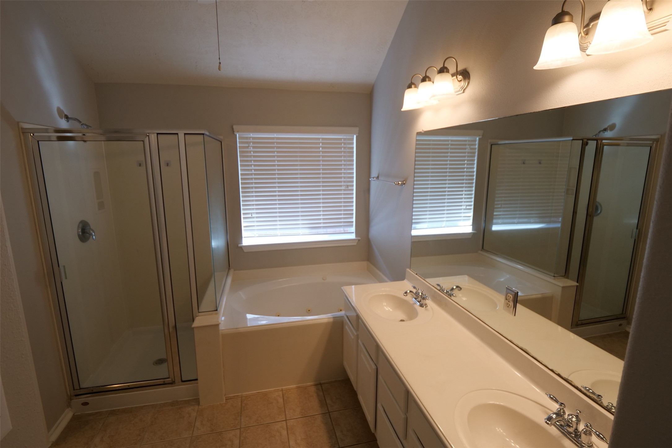 5414 Trammel Drive Spring, TX 77388 - Photo 14 of 28 a bathroom with a tub sink and mirror