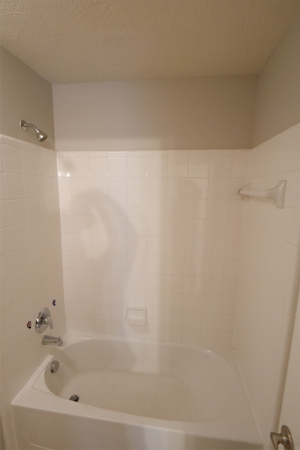 5414 Trammel Drive Spring, TX 77388 - Photo 20 of 28 a bathroom with a bathtub