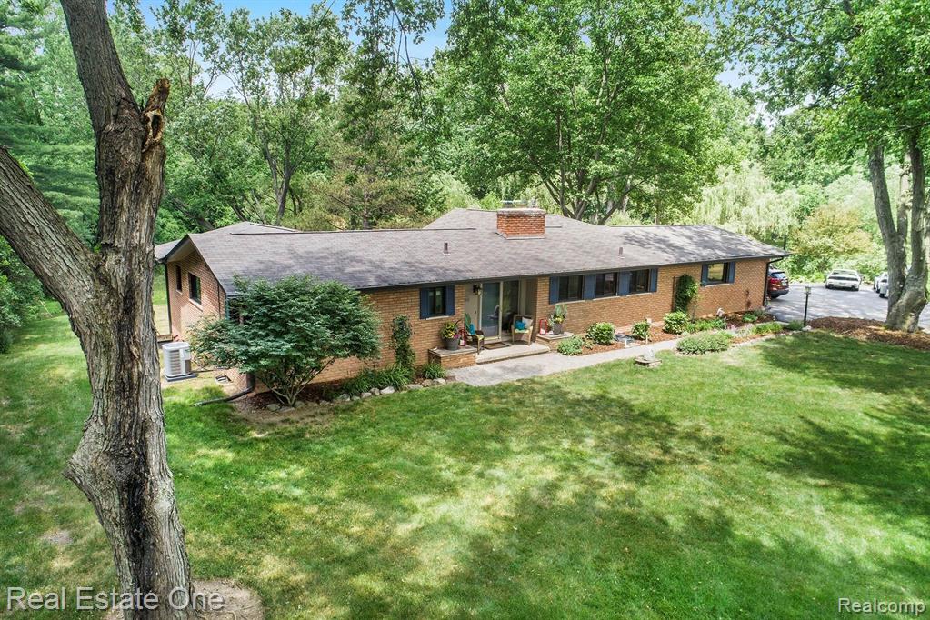 865 Viewland Drive Rochester Hills, MI 48309 - Photo 3 of 90