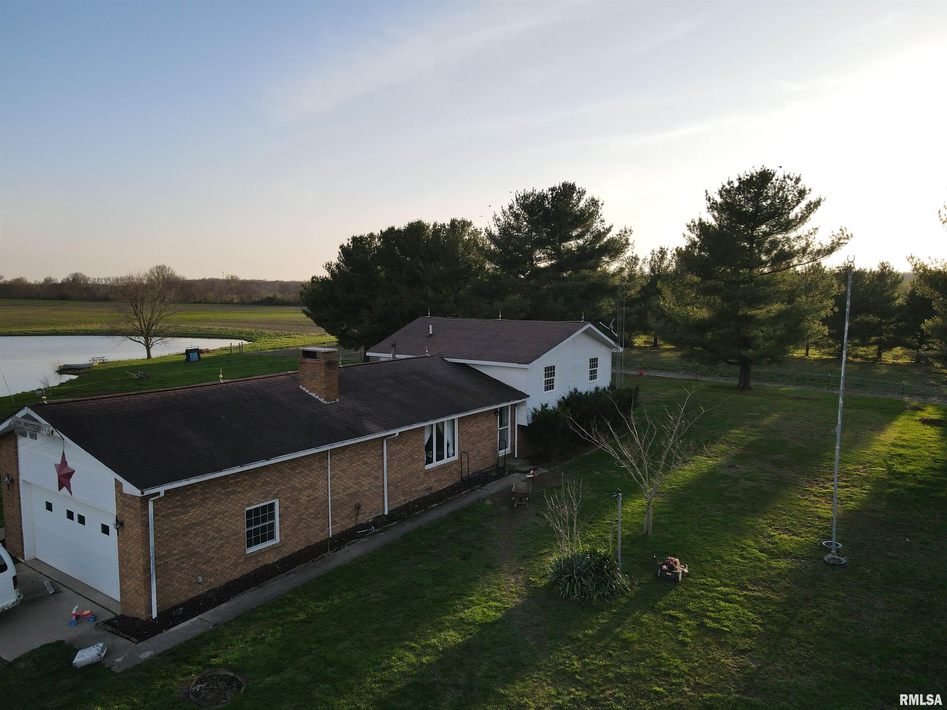 1963 Burroughs Road Iuka, IL 62849 - Photo 9 of 40