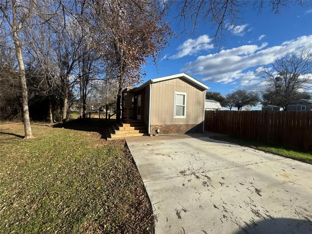 $1,250 | 2309 Del Prado Drive, Granbury, TX 76048