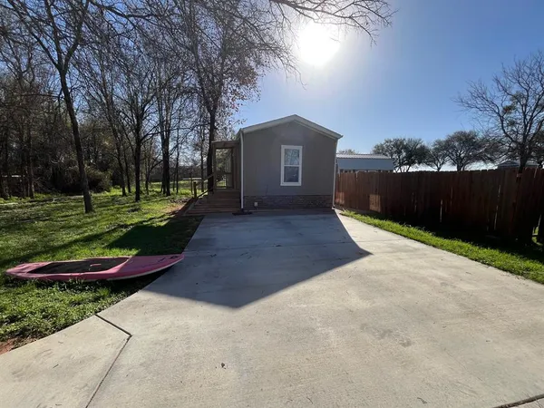 $1,200 | 2309 Del Prado Drive, Granbury, TX 76048