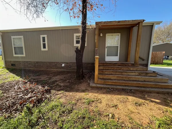 $1,200 | 2309 Del Prado Drive, Granbury, TX 76048