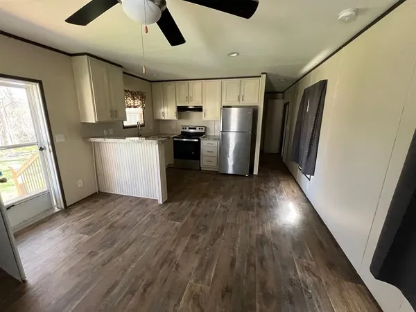 $1,200 | 2309 Del Prado Drive, Granbury, TX 76048