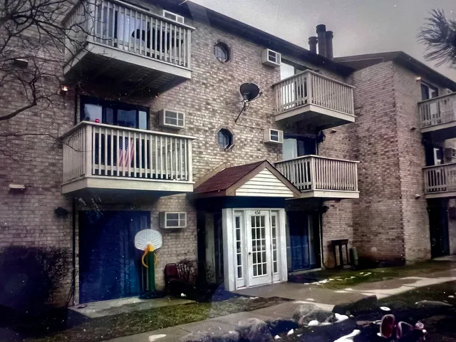 $1,800 | 456 Spruce Drive, Unit 2B, Palatine, IL 60074