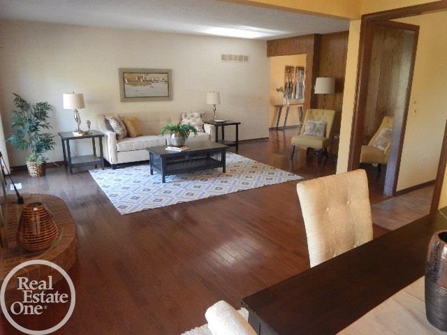 15 Stonetree Circle Rochester, MI 48309 - Photo 21 of 29 50018436-20.JPG